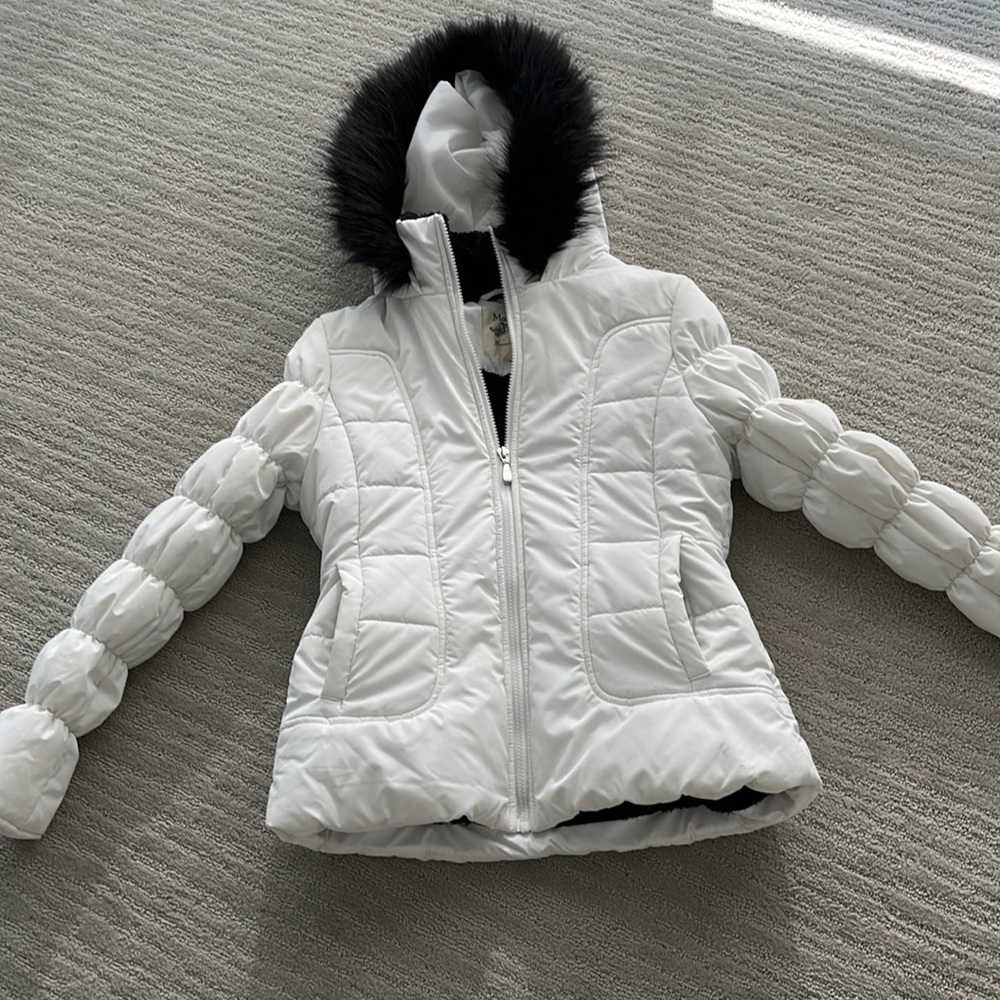 Ladies white puffer coat with fur trimmed hood